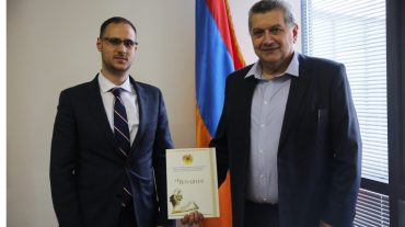 ԿԳՄՍ նախարարի տեղակալը պատվոգիր է հանձնել Գրականության և արվեստի թանգարանի տնօրենին