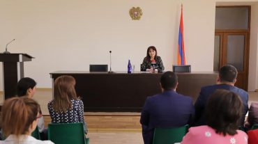Հանրապետության տոնի առիթով Շիրակի մարզպետը պատվոգրեր ու հուշանվերներ է հանձնել «Հայաստան ասելիս․․․․» շարադրության մրցույթի հաղթողներին