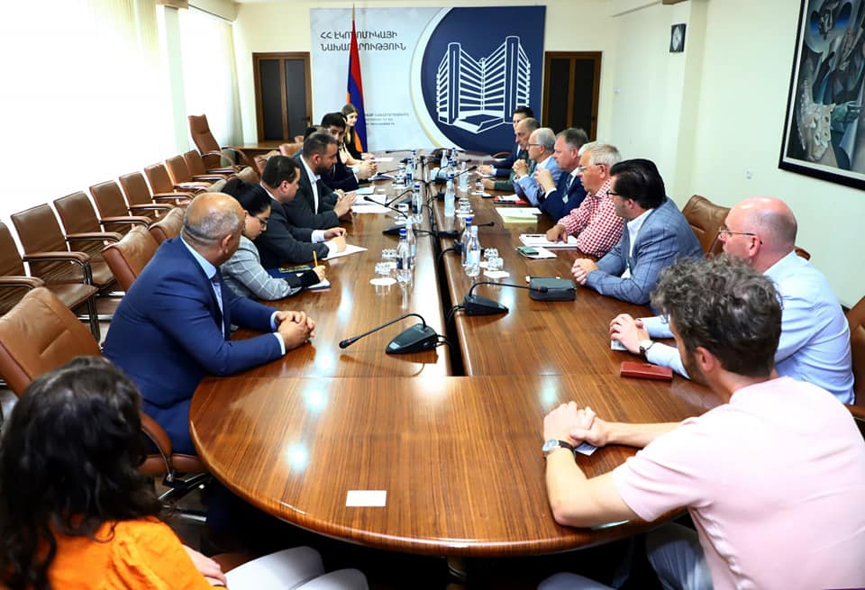 Նախարար Վահան Քերոբյանը նիդեռլանդական մի շարք առաջատար ընկերությունների ներկայացուցիչների հետ քննարկել է գյուղատնտեսության և ՏՏ ոլորտներում  համագործակցության հնարավորությունները