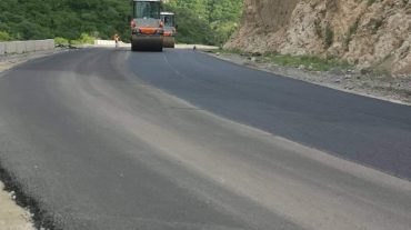 Մ-6 միջպետական ավտոճանապարհի Թումանյան-«Սանահին» կայարան հատվածում ասֆալտապատման աշխատանքներ են