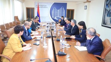 Վահան Քերոբյանը և ԱԶԲ փոխնախագահն անդրադարձել են տրանսպորտային և լոգիստիկ ենթակառուցվածքների բարելավմանը