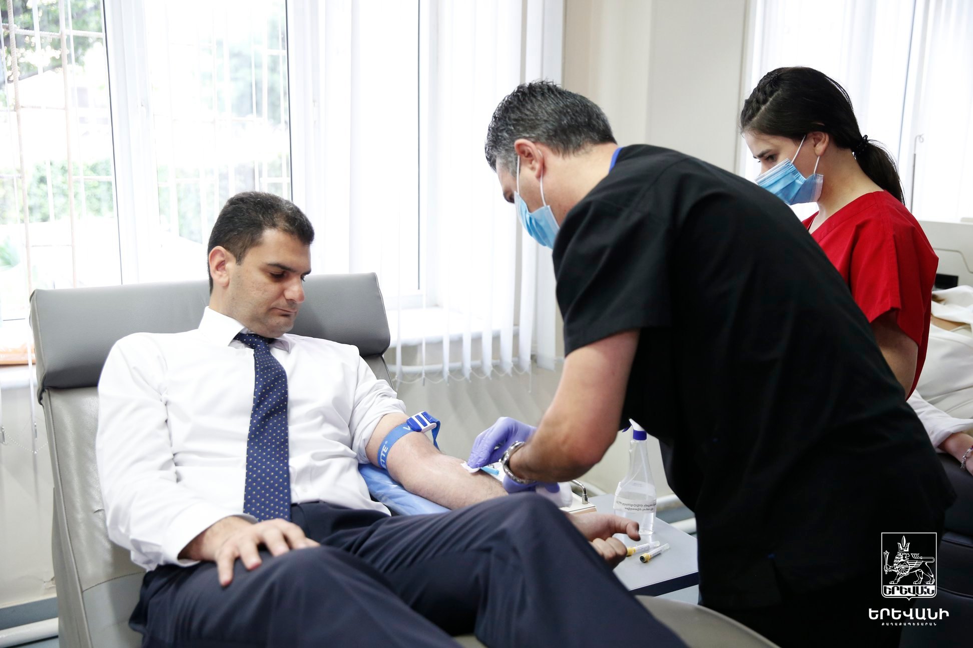 Երևանի քաղաքապետը միացել է դոնորության արշավին