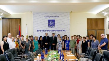 Համայնքային բուժհաստատությունների մի շարք բժիշկներ արժանացել են Երևանի քաղաքապետի շնորհակալագրերի