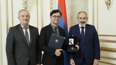 Վարչապետը հյուրընկալել է Նոբելյան մրցանակակիր Արտեմ Փաթափությանին և նրան պարգևատրել Սուրբ Մեսրոպ Մաշտոցի շքանշանով