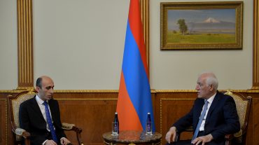 Նախագահ Վահագն Խաչատուրյանն ընդունել է Արցախի պետնախարար Արտակ Բեգլարյանին