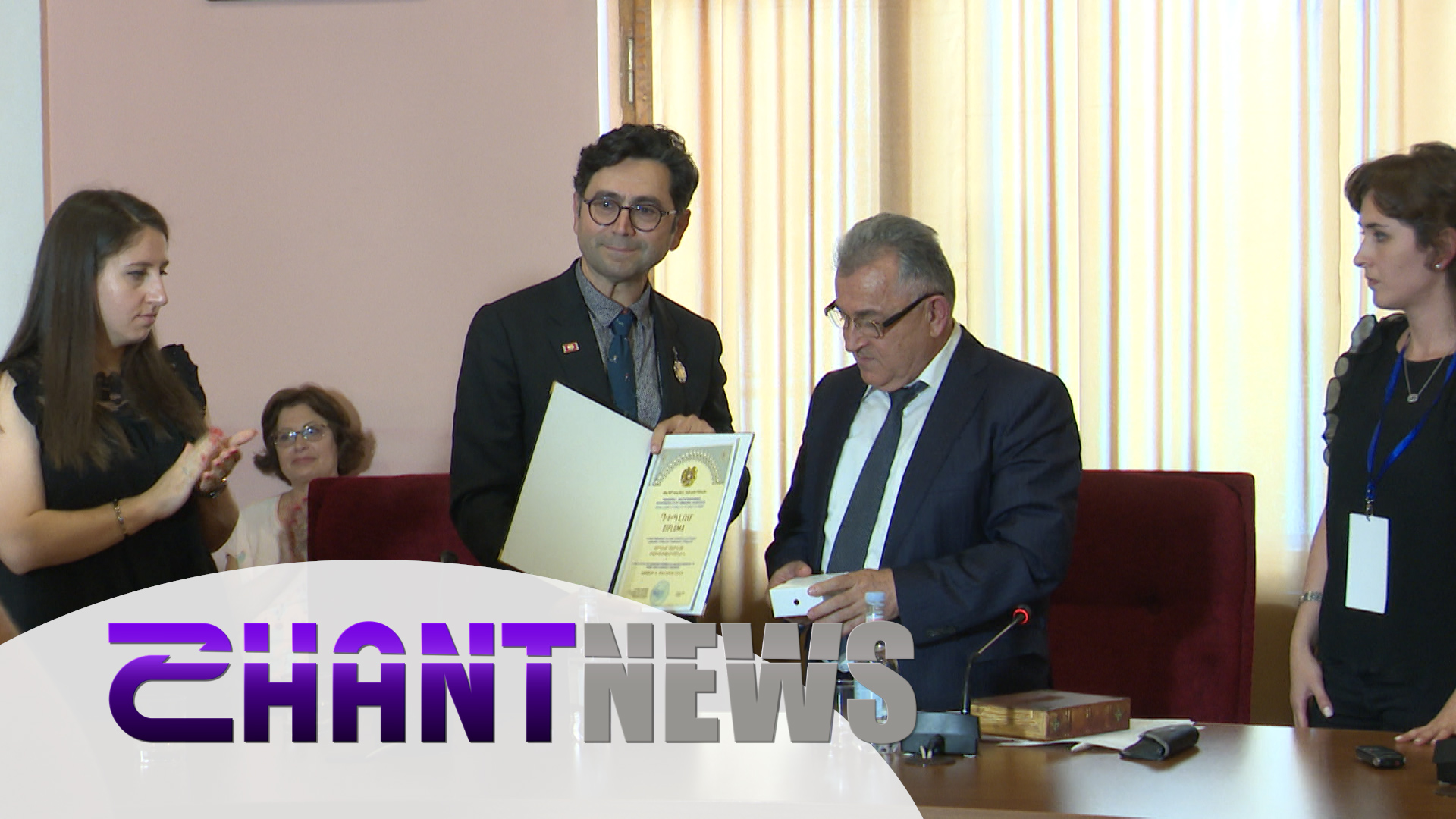 Արտեմ Փաթափությանին հանձնվել է ՀՀ ԳԱԱ պատվավոր անդամի դիպլոմ