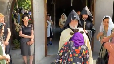 Մայր Աթոռից դուրս է բերվել Սուրբ Հովհաննես Մկրտչի մասունքն ամփոփող խաչ-մասունքարանը
