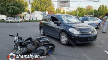 Երևանում բախվել են Nissan Tiida-ն ու մոտոցիկլը. վերջինս կողաշրջվել է, մոտոցիկլավարը տեղափոխվել է հիվանդանոց