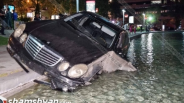 Երևանում 30-ամյա վարորդը Mercedes-ով կիսակողաշրջված վիճակում հայտնվել է Կարապի լճում