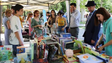 «Մանկապատանեկան գրականությանն ուղղված նախաձեռնություններն ունեն զորեղ հանրային ուղերձներ». Արա Խզմալյան