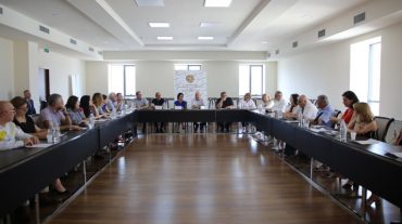 Ուսուցիչների պարտադիր վերապատրաստման և դպրոցական գրադարանների հարցերը՝ նախարարին կից հասարակական խորհրդի նիստի օրակարգում