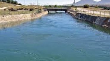Փրկարարները ջրատարն ընկած ավտոմեքենայից դուրս են բերել վարորդի դին․ ուղևորները հոսպիտալացվել են