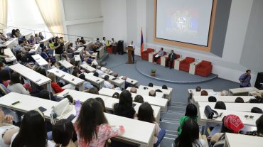 Սահմանադրության օրվա առթիվ լսումներ են անցկացվել Մ․ Նալբանդյանի անվան պետական համալսարանում