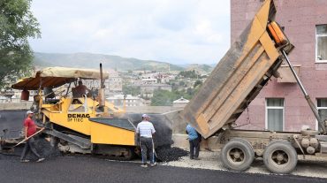 Ստեփանակերտի Թումանյան 121 հասցեում շարունակվում են տարածքի բարեկարգման աշխատանքները