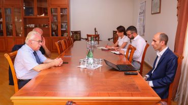 Արտակ Բեգլարյանը ընդունել է «Հայաստան» համահայկական հիմնադրամի Ֆրանսիայի տեղական մարմնի ատենապետին