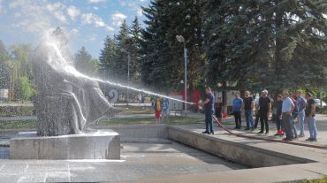 Գյումրիում Վարդավառի տոնը մեկնարկել է արձանների լվացմամբ