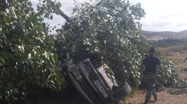 Արցախի Մարտունի քաղաքում ավտոմեքենան կողաշրջվել է․ տուժածի վիճակը ծանր է