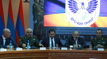 Վարչապետը ԶՈՒ բարձրագույն սպայակազմին է ներկայացրել շտաբի նորանշանակ պետին