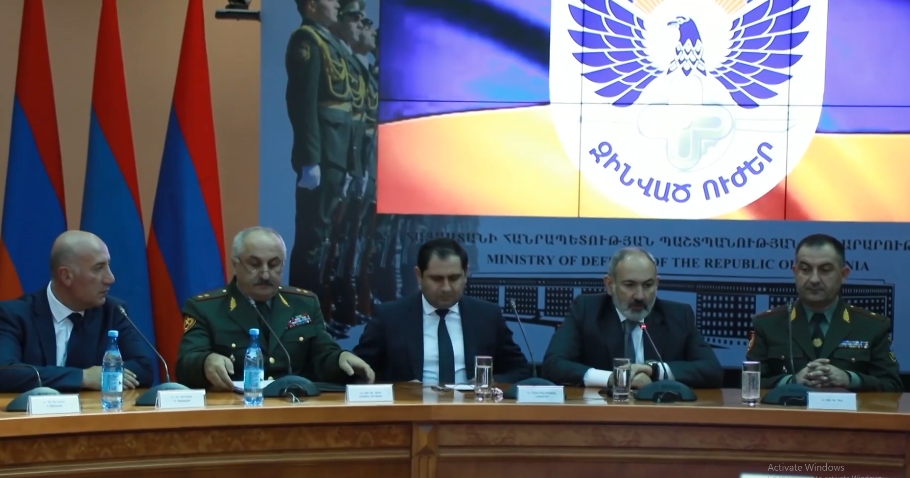 Վարչապետը ԶՈՒ բարձրագույն սպայակազմին է ներկայացրել շտաբի նորանշանակ պետին