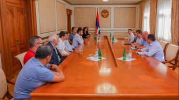 Նախագահ Հարությունյանն ընդունել է «100 տուն Արցախում» ծրագրի պատասխանատուներին և մի խումբ նվիրատուների
