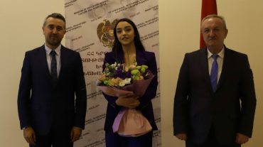 Վահրամ Դումանյանը նորանոր հաջողություններ է մաղթել երիտասարդ, տաղանդավոր երգչուհի Ջուլիանա Գրիգորյանին