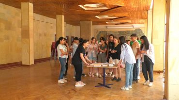 Դպրոցականները սովորում են թղթից թուղթ ստանալու տեխնոլոգիան․ ամառային էկոճամբար Գյումրիի երիտասարդական պալատում