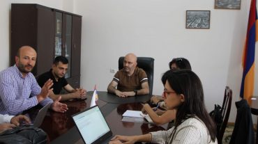 Քաղաքաշինության կոմիտեի և Ասիական զարգացման բանկի պատասխանատուներին Գյումրիի քաղաքապետի տեղակալը ներկայացրել է «Կումայրի» արգելոց թանգարանի գոտևորման աշխատանքները