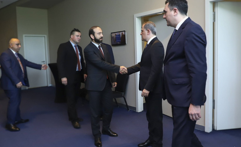 Արձանագրվել է շփումները շարունակելու կողմերի պատրաստակամությունը․ Հայաստանի ու Ադրբեջանի ԱԳ նախարարների հանդիպումը
