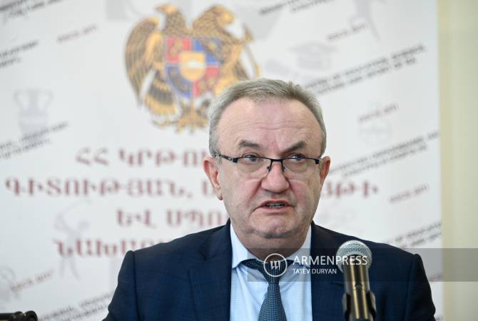 Վահրամ Դումանյանն արհեստական է համարում հայաստանյան բուհերում թափուր տեղերի թեման