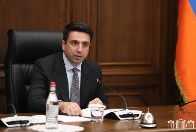Բայց նրանք գալի՞ս են ԱԺ. Սիմոնյանն արձագանքեց ՀՀ-Արցախ միջխորհրդարանական հանձնաժողովի նիստ չանցկացնելու հայտարարությանը