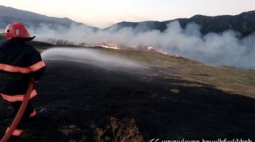 Հրդեհ Օձուն-Ստեփանավան ավտոճանապարհին․ այրվել է մոտ 10 հա խոտածածկույթ