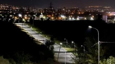 Իրականացվել են «Եռաբլուրի» մուտքի կամարից մինչև բլուրի աստիճանահարթակ լուսավորության ցանցի կառուցման աշխատանքներ