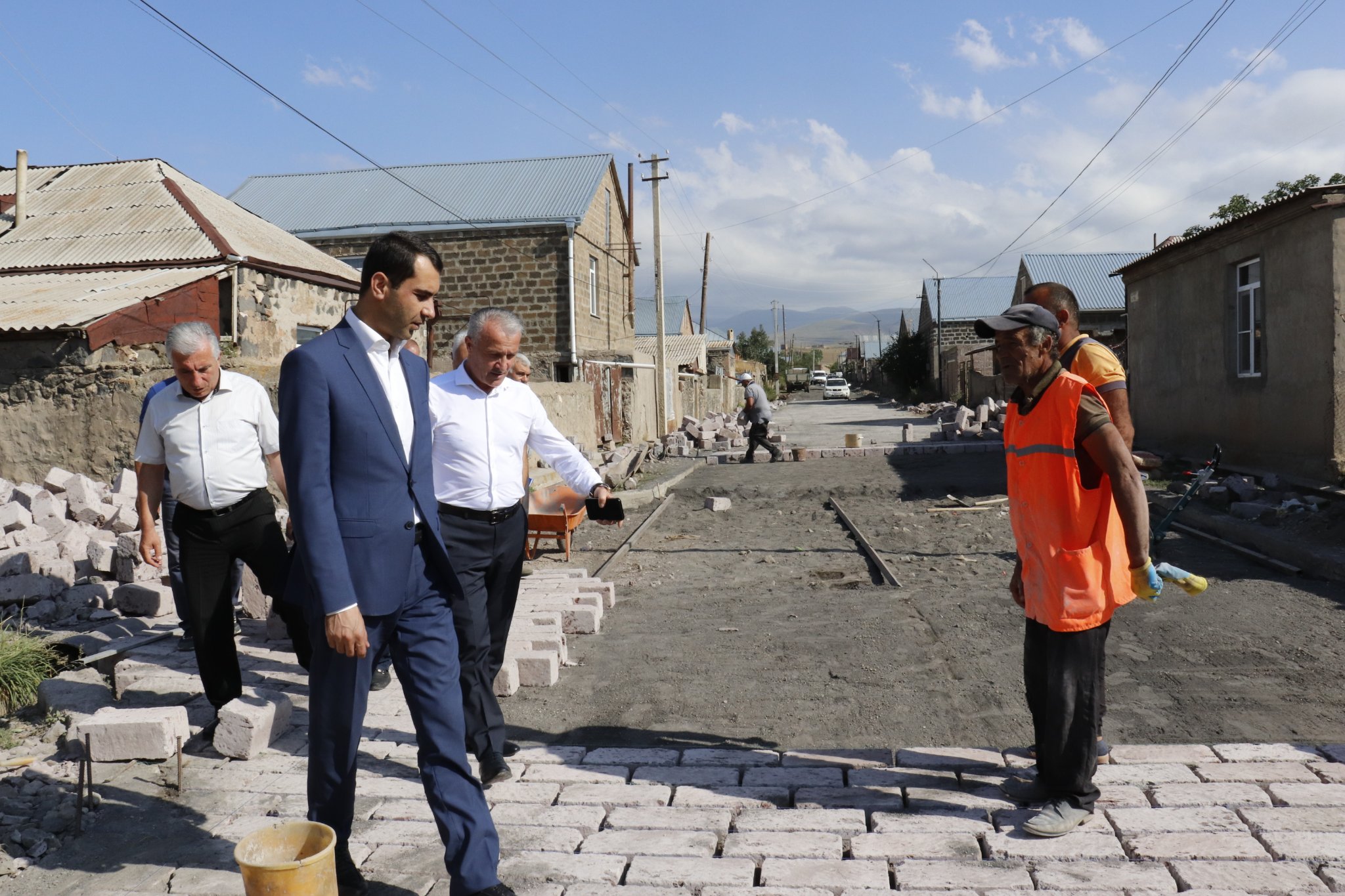 Վարդենիկում սալիկապատմամբ հիմնանարոգվում է չորս փողոց