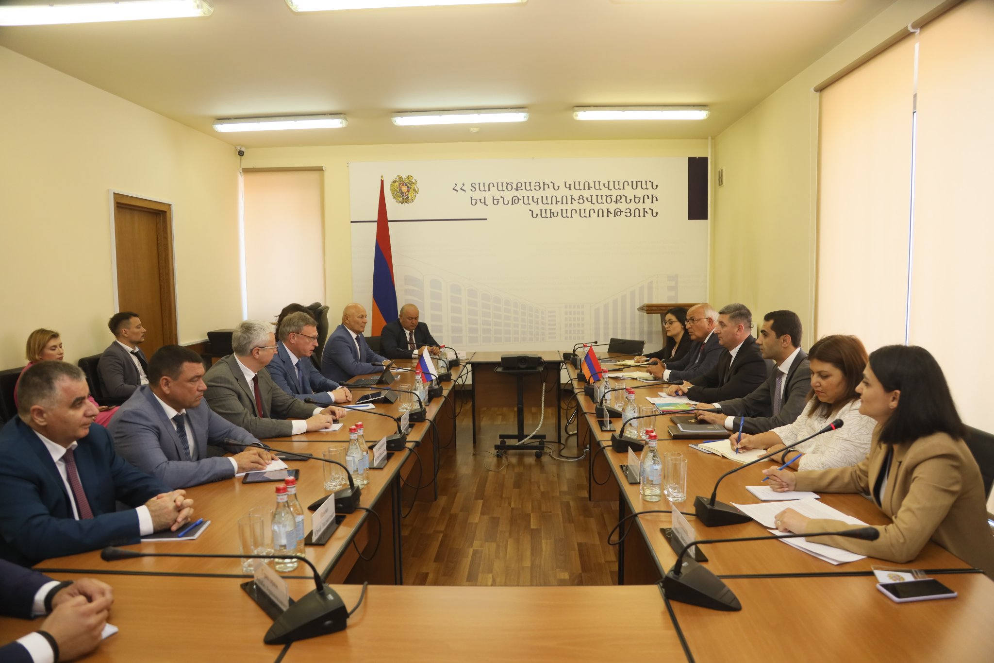 Գնել Սանոսյանն ընդունել է Օմսկի նահանգապետի գլխավորած պատվիրակությանը