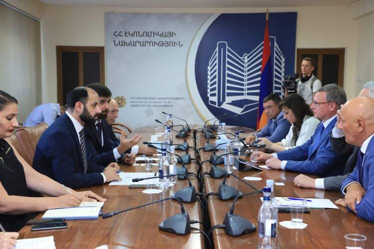 Օմսկի մարզի նահանգապետի հետ քննարկվել են գյուղատնտեսության, արդյունաբերության և առևտրի բնագավառներում համագործակցության զարգացման հնարավորությունները