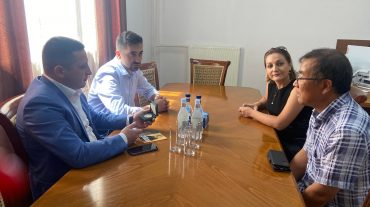 Բագրատաշենի սահմանային հսկողության անցակետի նոր կամրջի շինարարության տեխնիկական հսկողությունն իրականացրած թիմի ղեկավարին հուշանվեր է հանձնվել