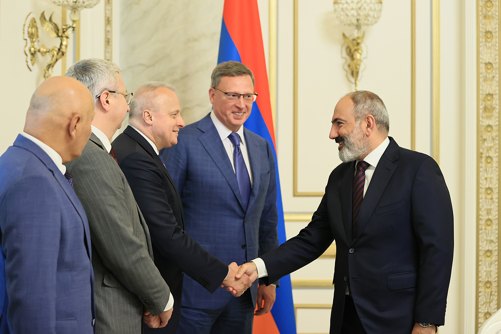 Վարչապետն ընդունել է Օմսկի նահանգապետի գլխավորած պատվիրակությանը