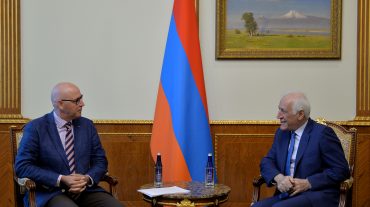 Նախագահ Խաչատուրյանն ընդունել է Հայաստանում ֆրանսիական համալսարանի ռեկտոր Բերտրան Վենարին