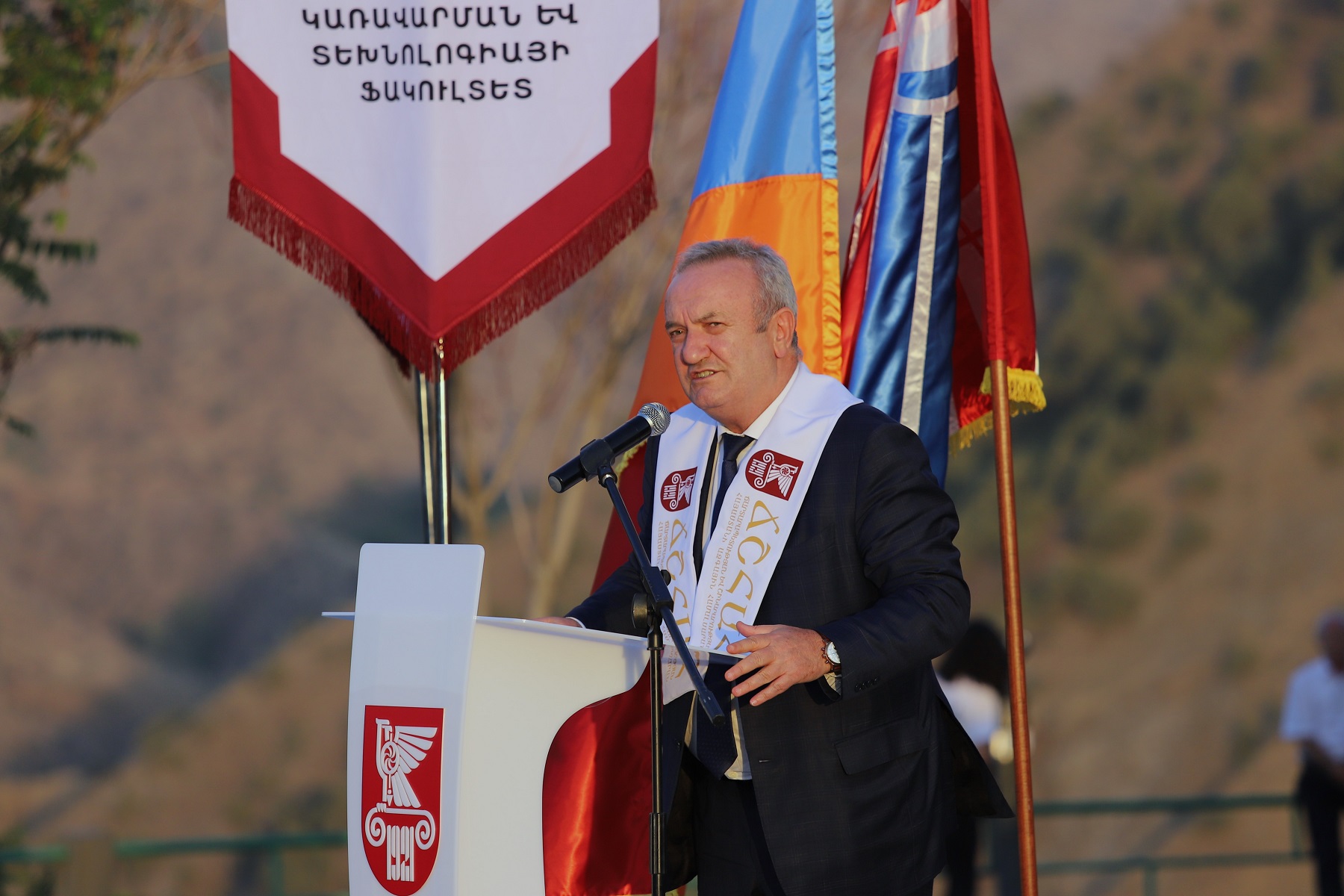 «Կրթությունն է այն բանալին, որով պետք է բացենք դեռ փակ դռները և հարթենք դեպի բարգավաճում տանող ուղիները». Վահրամ Դումանյան