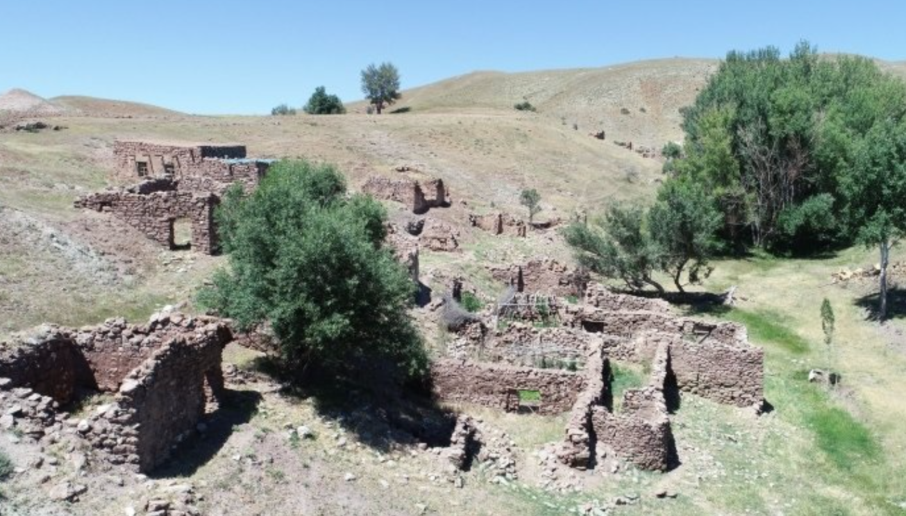 Թուրքիայում գանձագողերը կողոպտում և ավերում են նախկինում հայաբնակ գյուղը