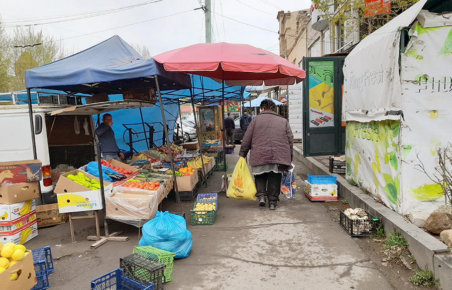 Գյումրիի շուկայամերձ տարածքներում բացօթյա առևտուրը կասեցվել է․ առաջարկվող այլ տարածքներ վաճառականների մի մասը հրաժարվում է տեղափոխվել