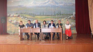 «Լուծումները պետք է գտնել համատեղ ու շարունակական աշխատանքով». Ժաննա Անդրեասյանը հանդիպել է Արագածոտնի դպրոցների տնօրեններին