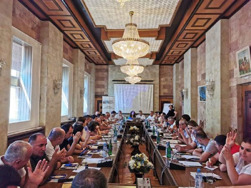 Քննարկվել են «Բնապահպանական հարկի նպատակային օգտագործման մասին» օրենքը, ոլորտին առնչվող այլ հարցեր