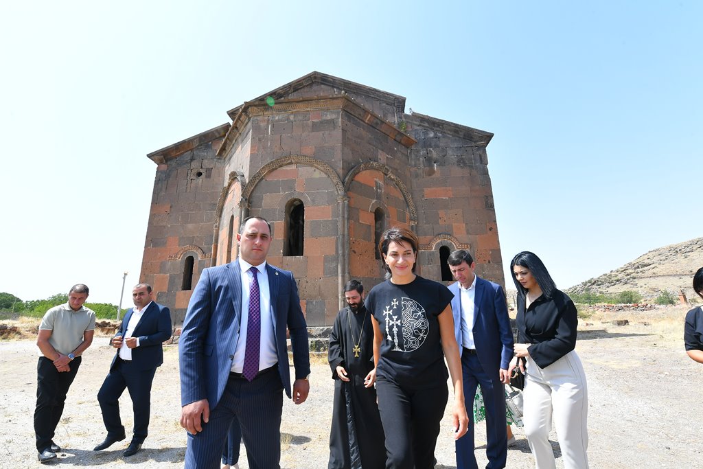 Աննա Հակոբյանն այցելել է Տեղեր համայնքի Ս. Աստվածածին վանք և Թալինի Կաթողիկե վանական համալիր