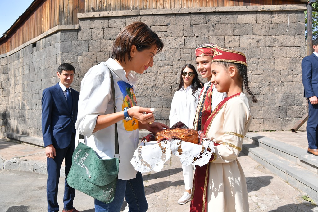 Վարչապետի տիկին Աննա Հակոբյանը երկօրյա այցով Արագածոտնի մարզում է