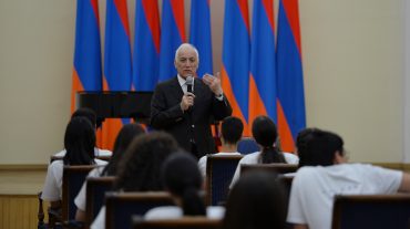 Ամեն առիթ օգտագործեք գիտելիք ստանալու համար. նախագահ Վահագն Խաչատուրյանն ընդունել է Աժ-ի «Ամառային դպրոց» ծրագրի մասնակիցներին