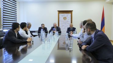 «Ձեր արծաթը մեզ համար ոսկու արժեք ունի». Վահրամ Դումանյանը ոսկե մեդալներով է պարգևատրել շախմատիստներին