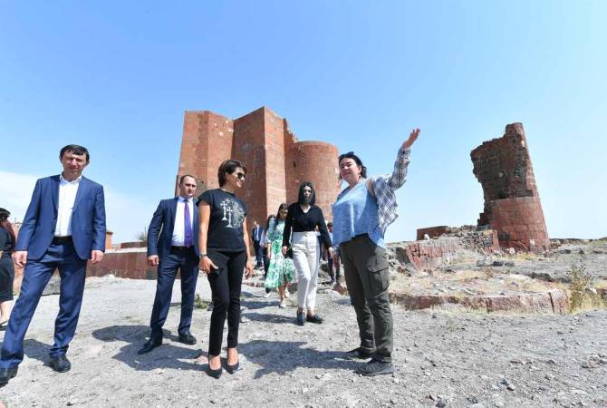 Աննա Հակոբյանն այցելել է Դաշտադեմի ամրոց, զրուցել Թալինի ավագանու «Իմ քայլը»  խմբակցության անդամների հետ