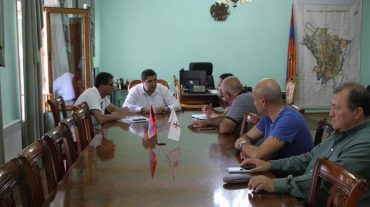 «Վեոլիա Ջուր», «Դորոժնիկ» ընկերությունների և KFW ծրագրի պատասխանատուները և Գյումրիի քաղաքապետը քննարկել են ջրամատակարարման նորացման ծրագրին առնչվող հարցեր