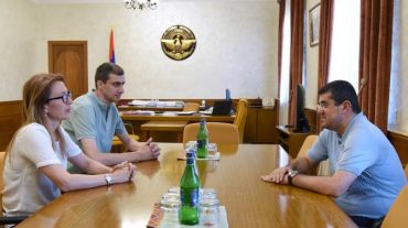 Արայիկ Հարությունյանն ընդունել է «Ապրելու երկիր» կուսակցության հիմնադիր-ղեկավարներին